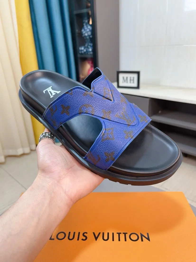 Men's shoes💰300🌹🌹【LV】Multi-color new men's slippers, original quality top version, original special cowhide presbyopia print➕sheepskin on the inside and side, non-slip combination sole, more stable walking, more comfortable and lightweight, high-end and generous, size: 38~44